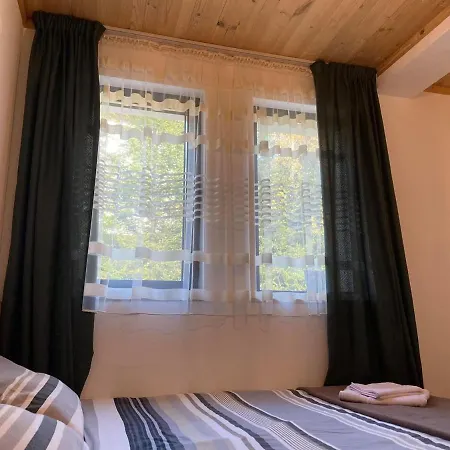 Escape House * Stoykite